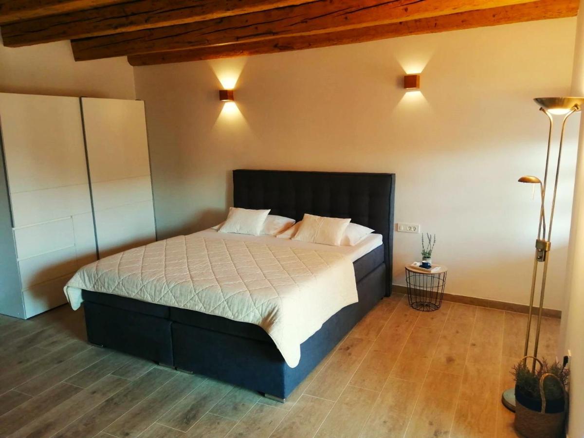 Apartments Dalmatian Stone House ตูรันญ์ ภายนอก รูปภาพ